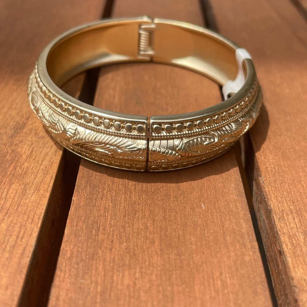 NWT Chico’s Gold-Tone Bangle Bracelet